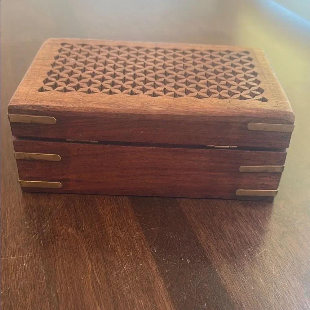 Elegant Vintage Wooden keepsake Trinket Jewlery Box